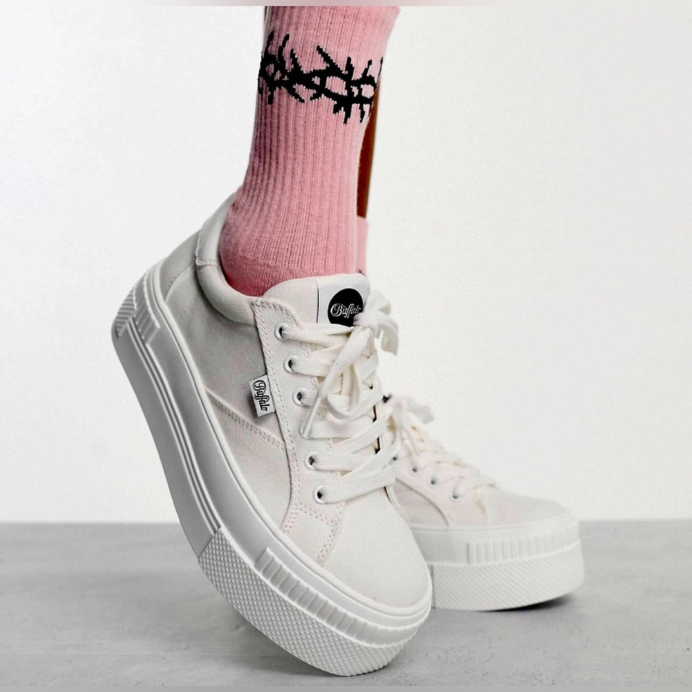 NEW VEGAN BUFFALO LONDON “PAIRED” WHITE CANVAS SHOES